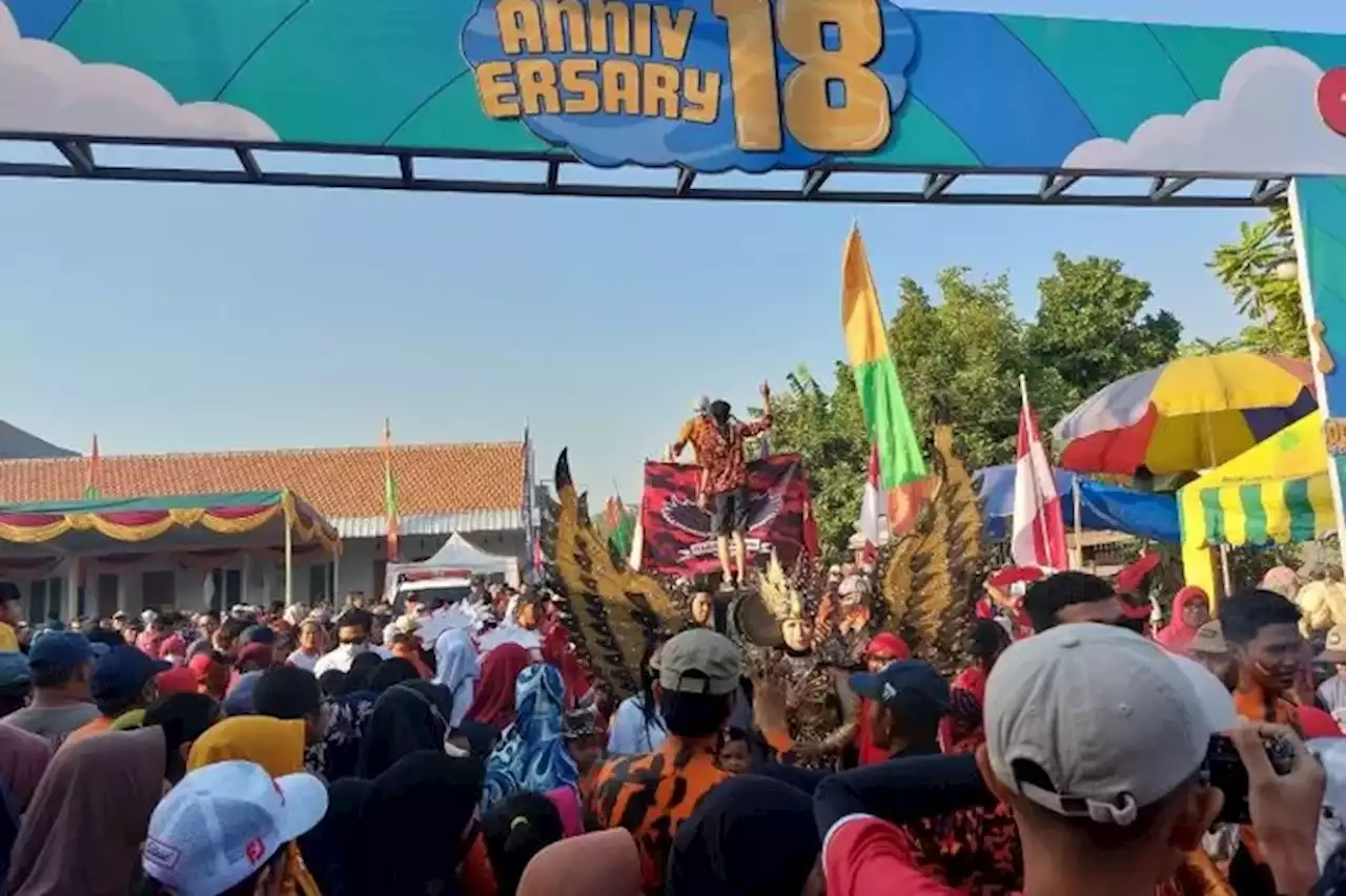 Wakil Bupati Sidoarjo Melepas Ratusan Warga Kemangsen Jalan Sehat Bersama PT KBM