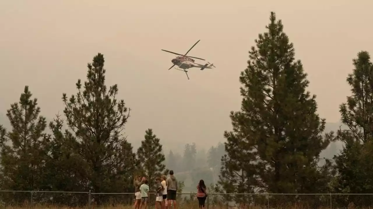 Fogo avança no Canadá e incêndios florestais se fundem; veja fotos impressionantes