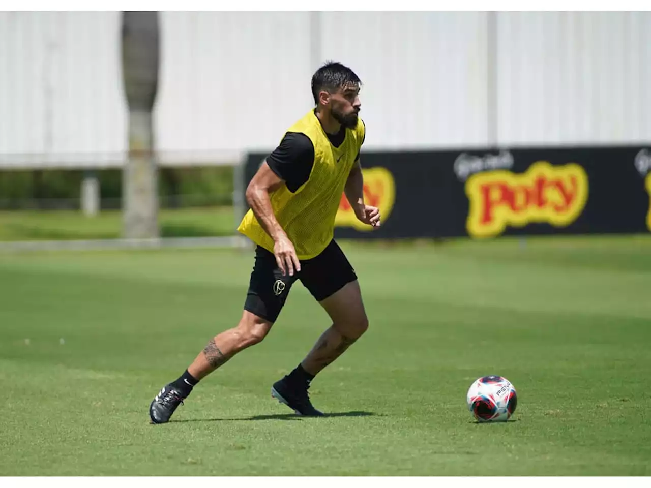 Corinthians tem acordo e se aproxima de renovação com o zagueiro Bruno Méndez