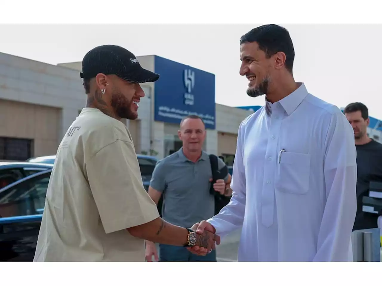 Neymar visita CT do Al-Hilal um dia após apresentação