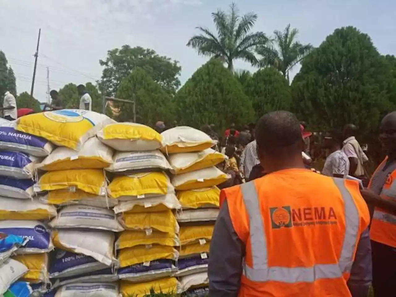 Flood: NEMA Distributes Relief Materials To Victims In Kwara