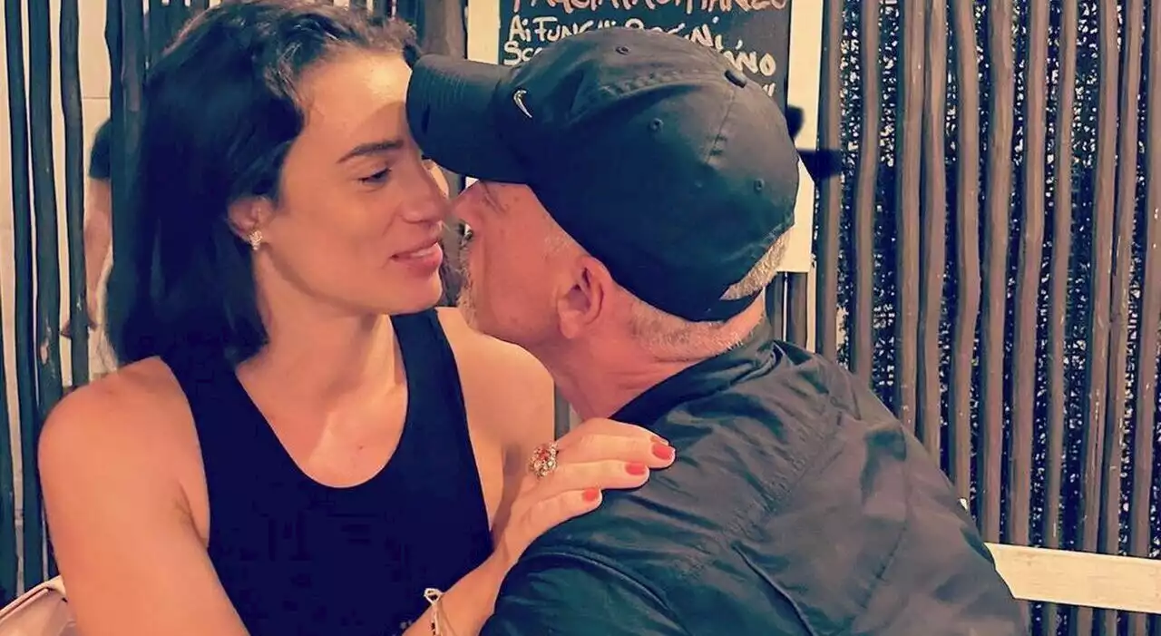 Eros Ramazzotti: «Ti amo» a Dalila. Ma i fan lo pungono: belli, ma Michelle era un'altra cosa; è tua figlia?