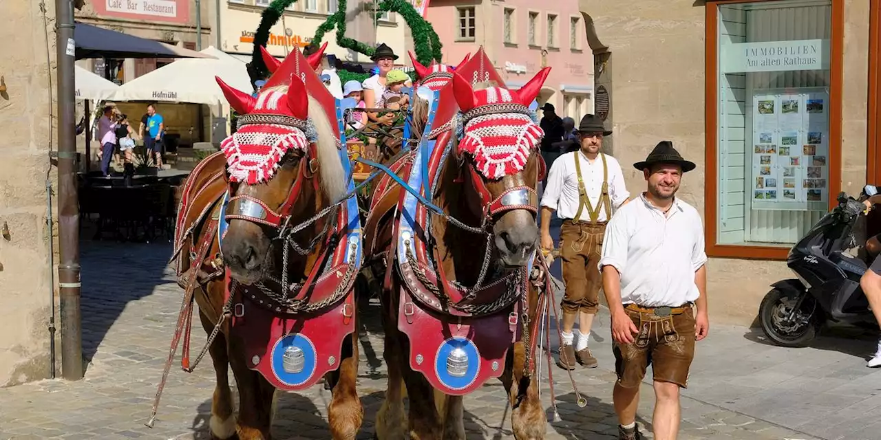 Gelungener Kirchweihauftakt in Weißenburg: Volle Bierprobe, kühles Freibier und heiße Temperaturen