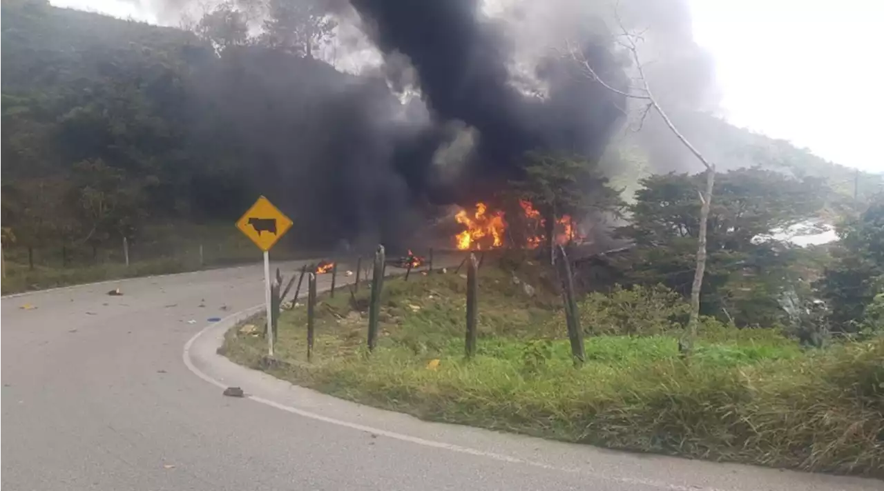 Camión que transportaba gas natural explotó tras accidentarse en la vía Guatapé