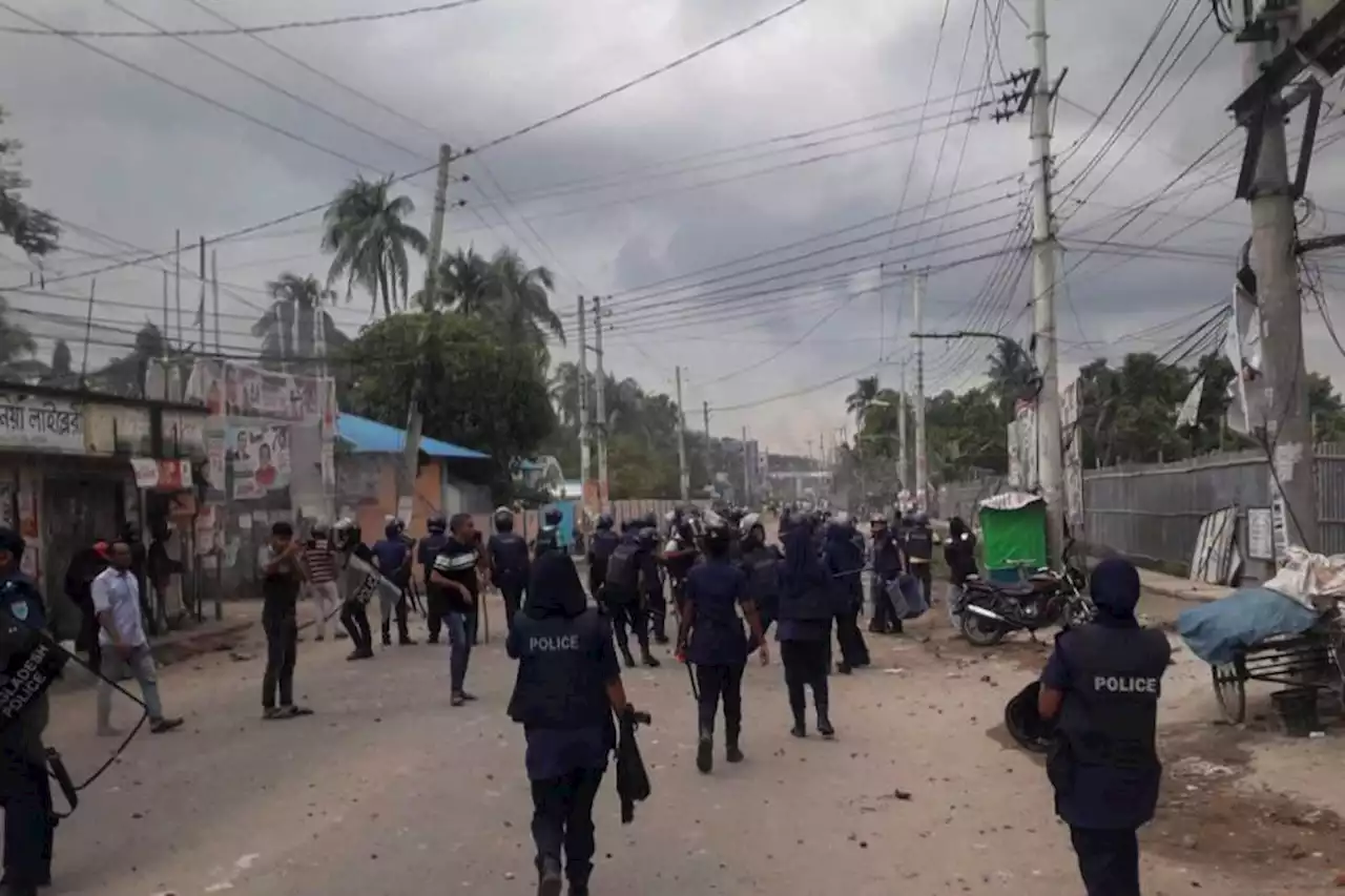 Hundreds injured as Bangladesh police clash with opposition activists