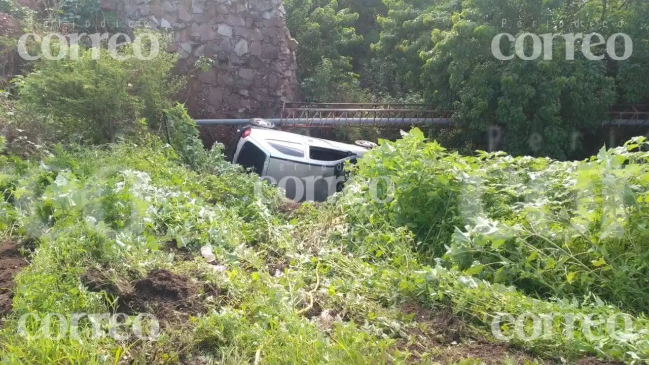 Vuelca Chevy en Santa Teresa y se sale un Golf del camino en el Diego Rivera en Guanajuato