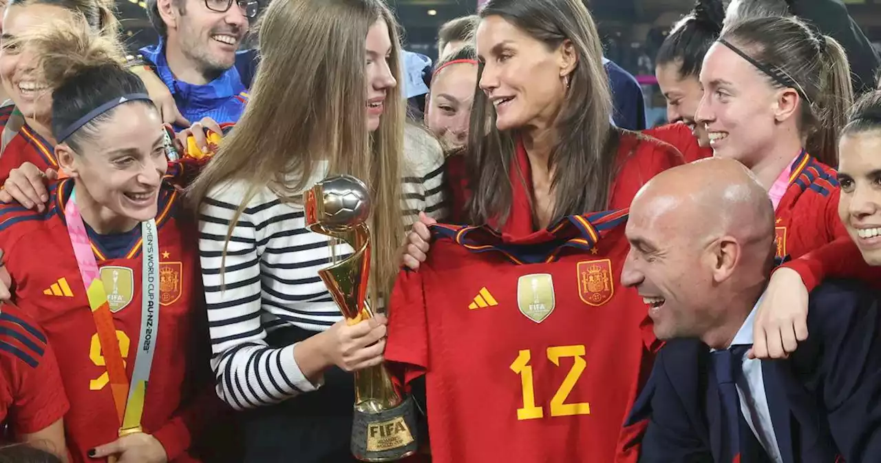 No tan hermoso: dirigente besó en la boca, a las malas, a campeona mundial con España