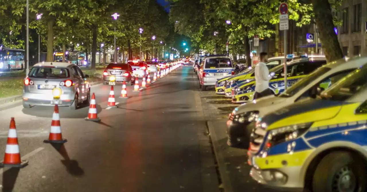 Verkehrsversuch in Düsseldorf: So liefen die Absperrungen auf der Heinrich-Heine-Allee