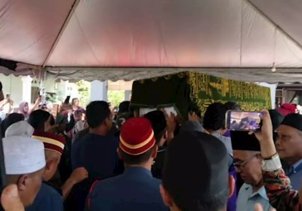 Remains of nine plane crash victims buried today