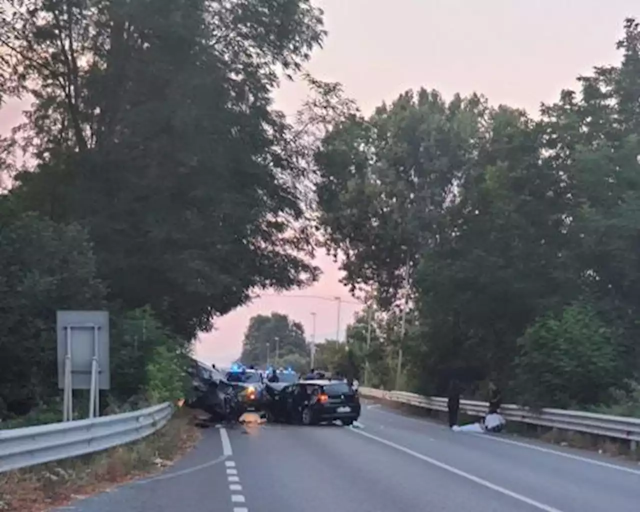 Incidente spaventoso a Melicucco: schianto frontale, tre morti fra cui una bimba