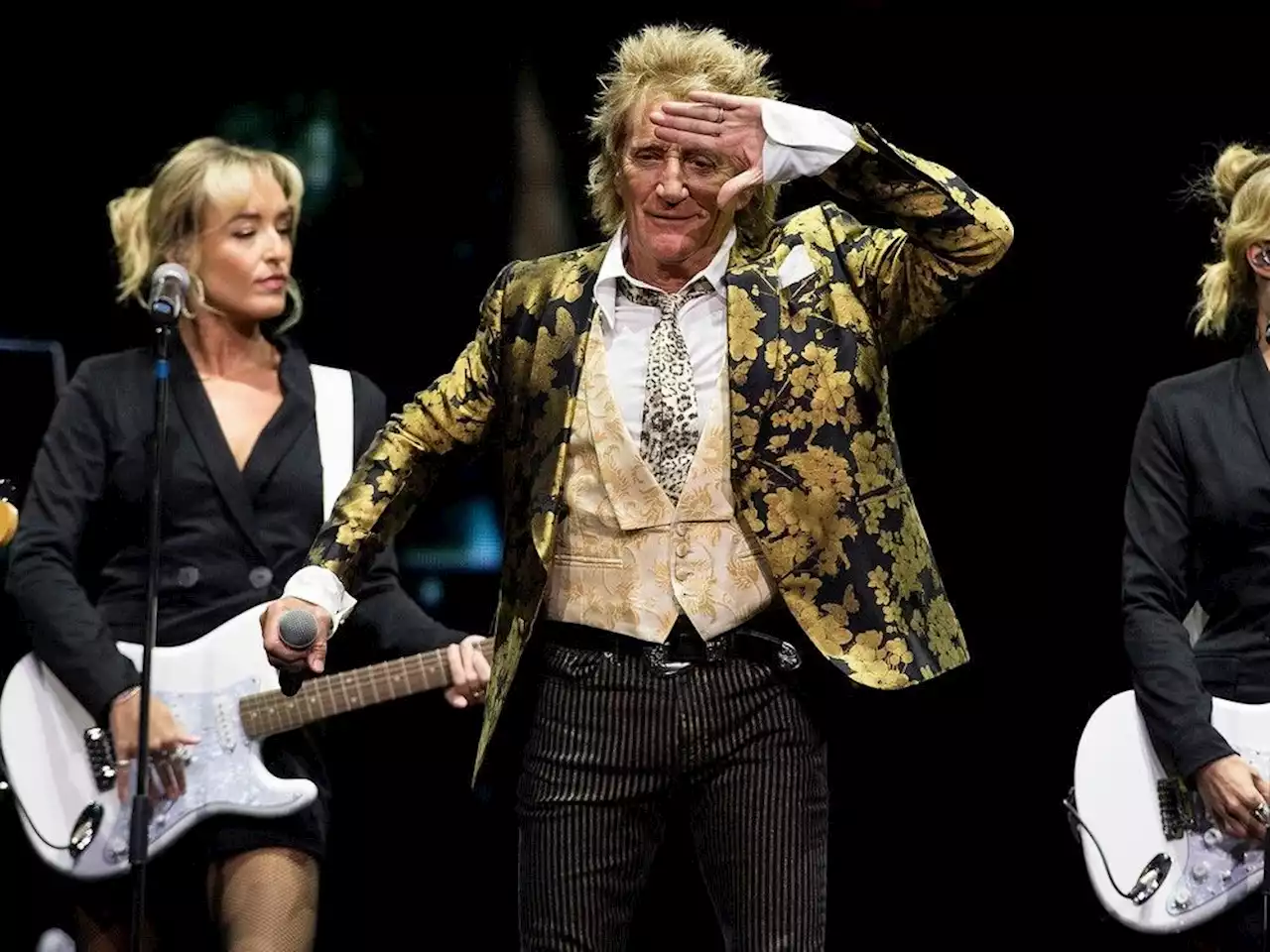 Fans await news on refunds, rescheduling as Rod Stewart cancels Saskatoon show