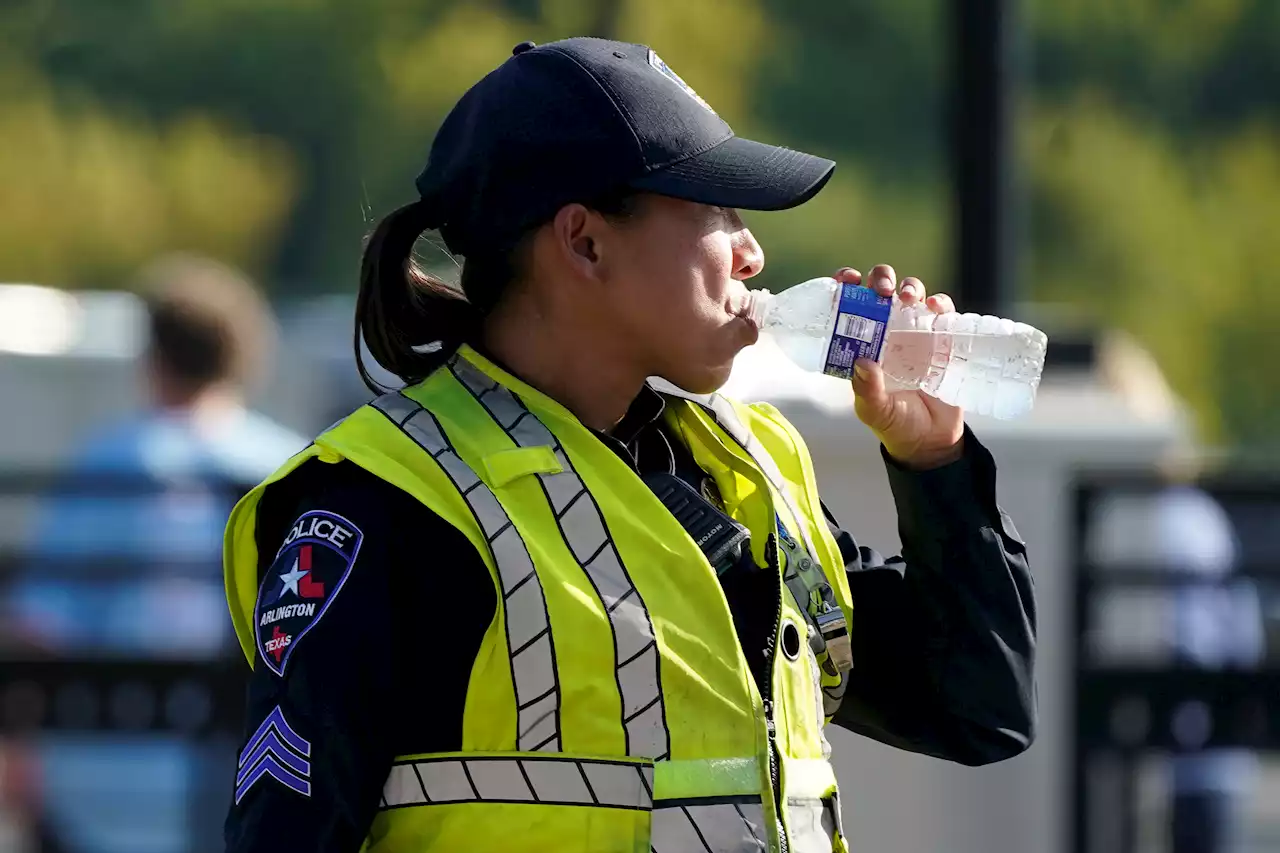 Sweltering Temperatures Hit Portion of Central U.S.