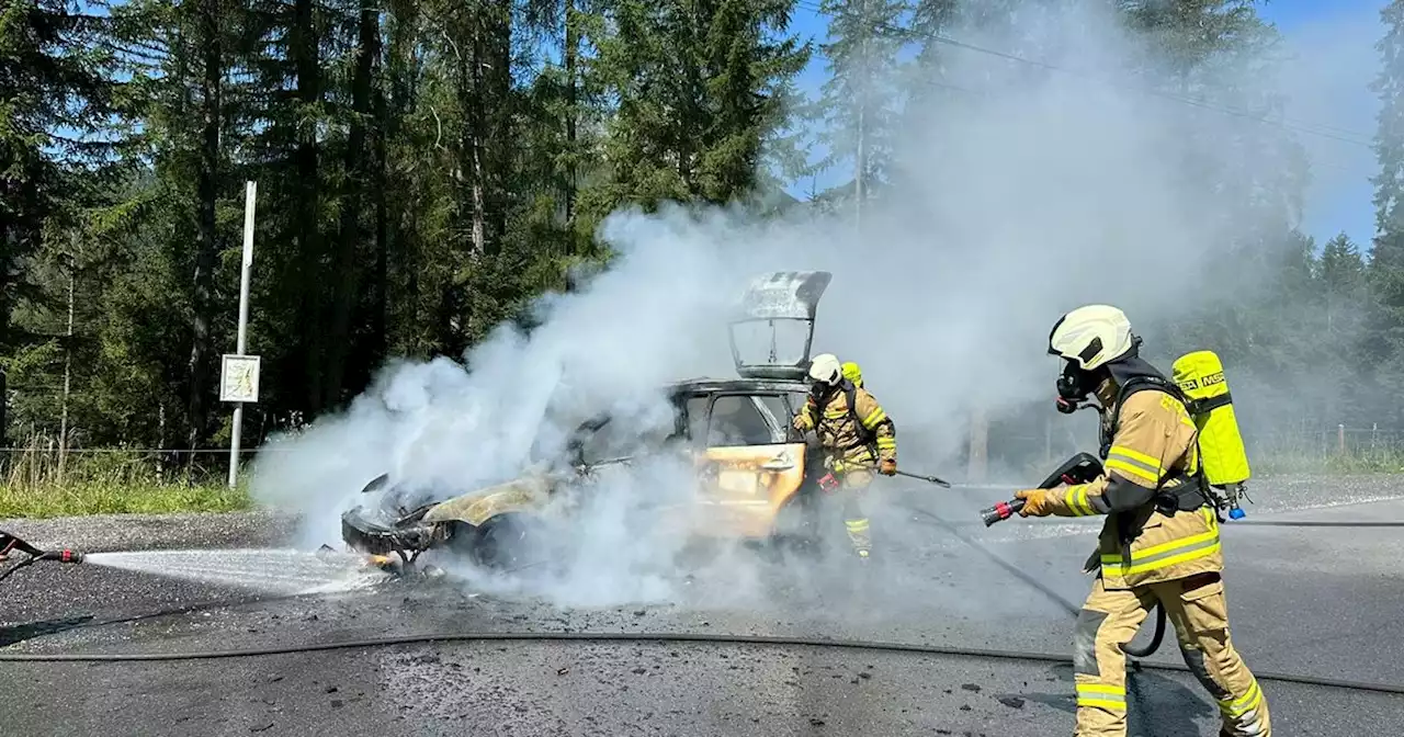 Einsatz für Feuerwehr: Auto ging in Ehrwald in Flammen auf | Tiroler Tageszeitung Online