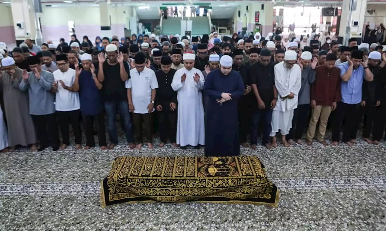 Nahas pesawat: Jenazah Allahyarham Johari di bawa ke Batu Caves