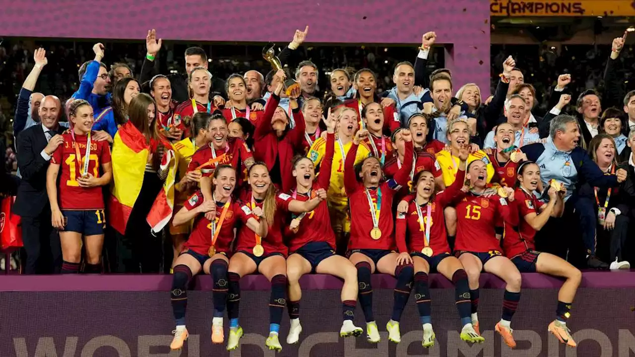 spaniens fußballerinnen feiern wm-titel mit der königin