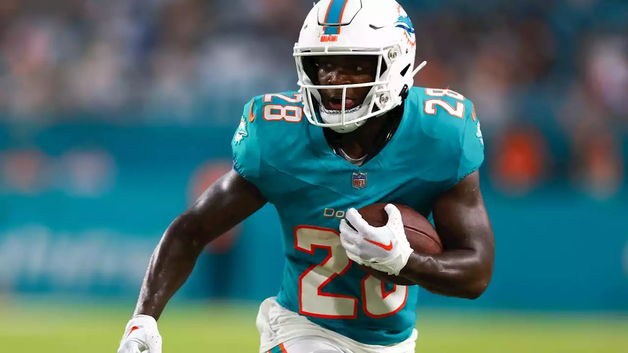 NFL preseason: Dolphins rookie RB De'Von Achane carted off field with unknown injury