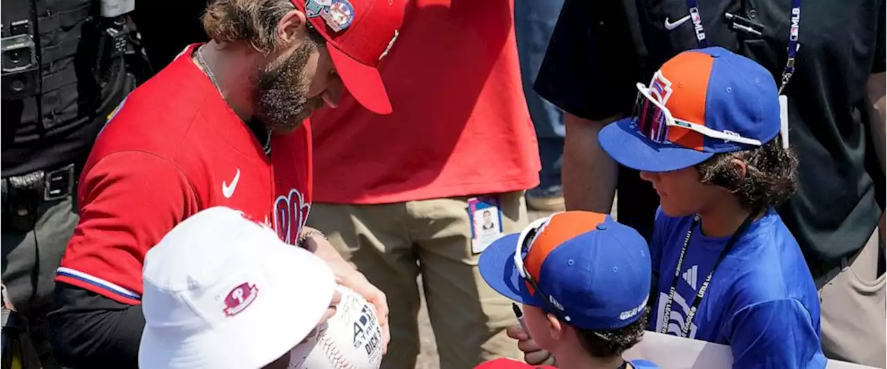 Nationals and Phillies are kids for a day, mingling among Little Leaguers