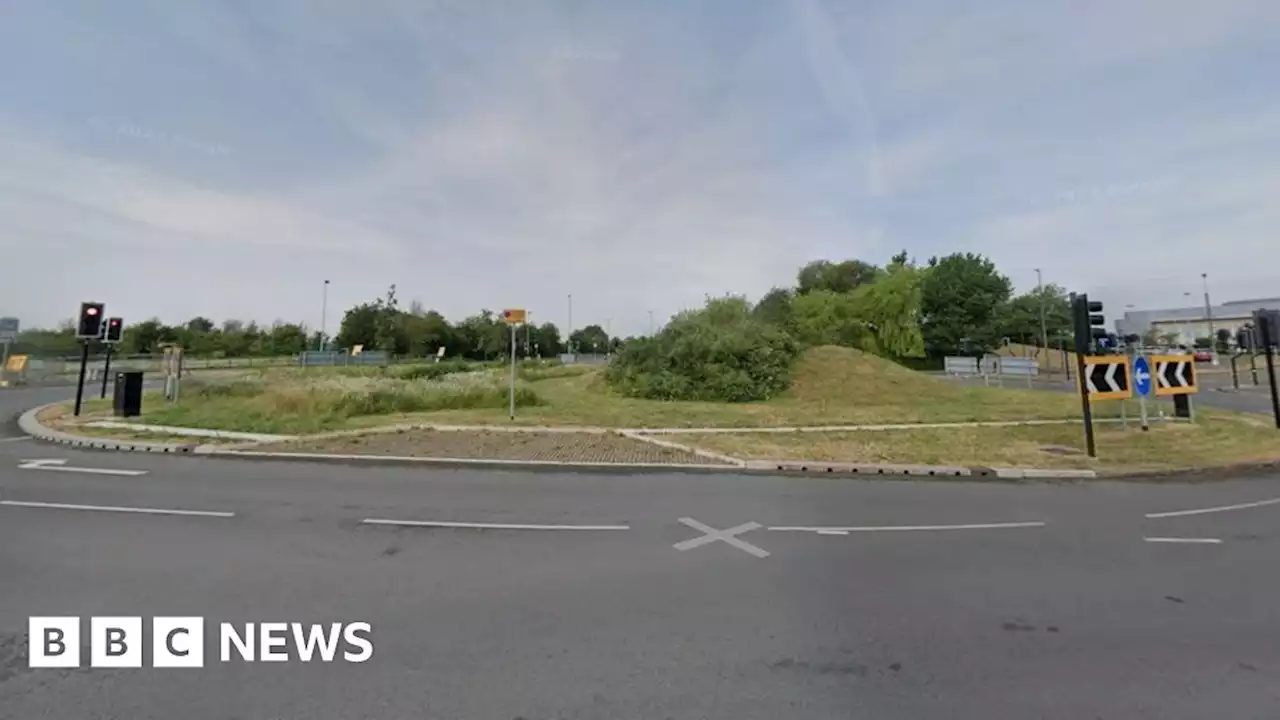 Cribbs Causeway roundabout: Lane closures for emergency sewer repairs