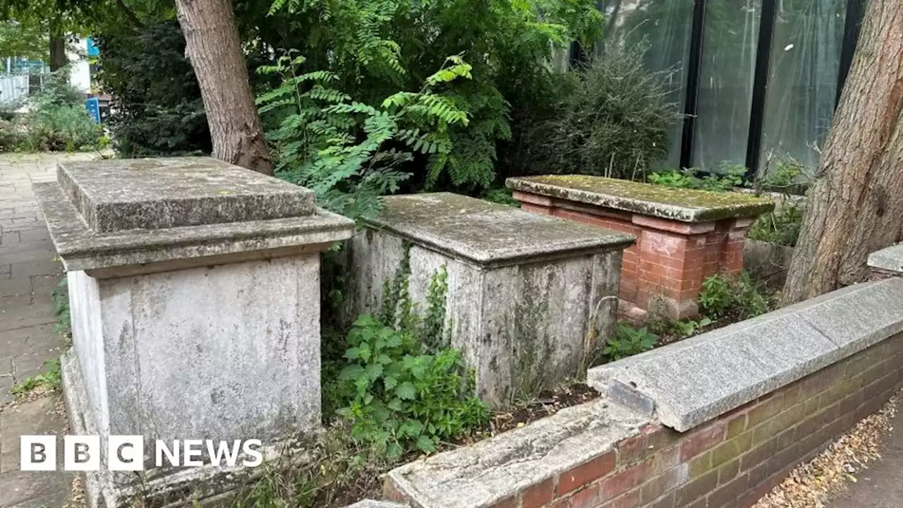 Ipswich: Suffolk police request railings to stop sex on tombstones