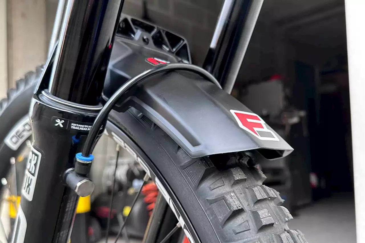 EverFlow AirLink Boosts Fork Leg Volume for Easier Access to Full Travel