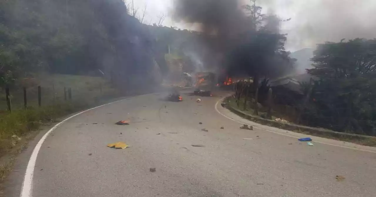 Conductor de carrotanque que explotó en vía Oriente de Antioquia murió incinerado