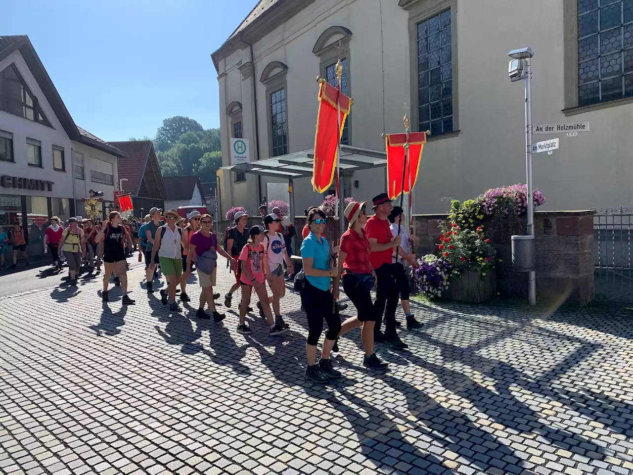 Kreuzberg-Wallfahrer laufen von Würzburg in die Rhön