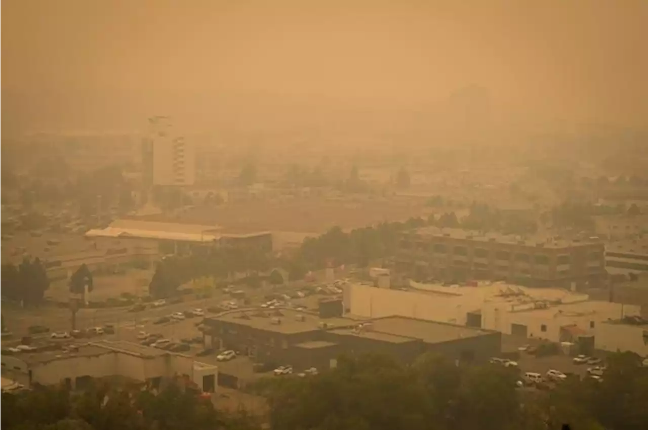 Smoky conditions help B.C. fire fight, causes Metro Vancouver air quality advisory