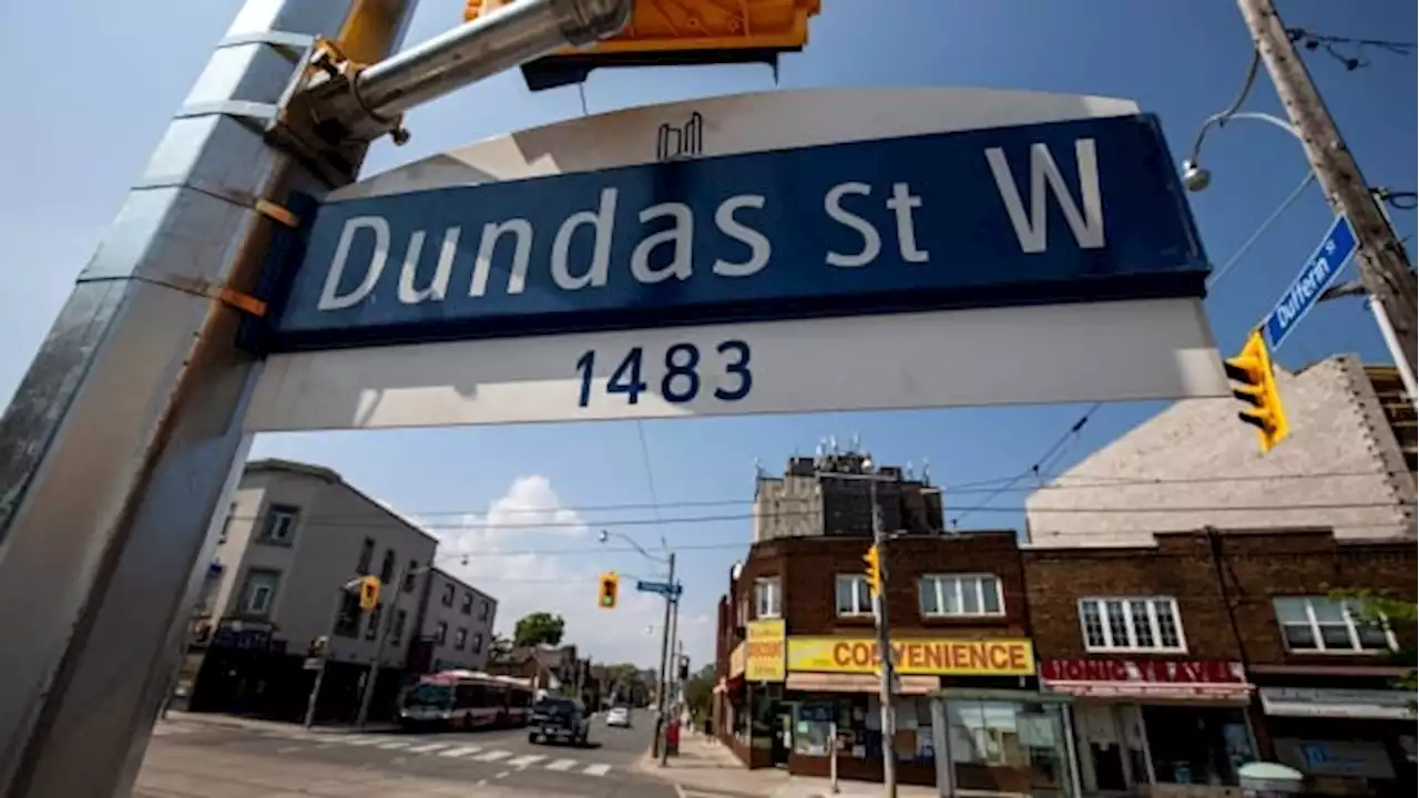 3 former Toronto mayors question Dundas Street renaming in letter to Chow, council