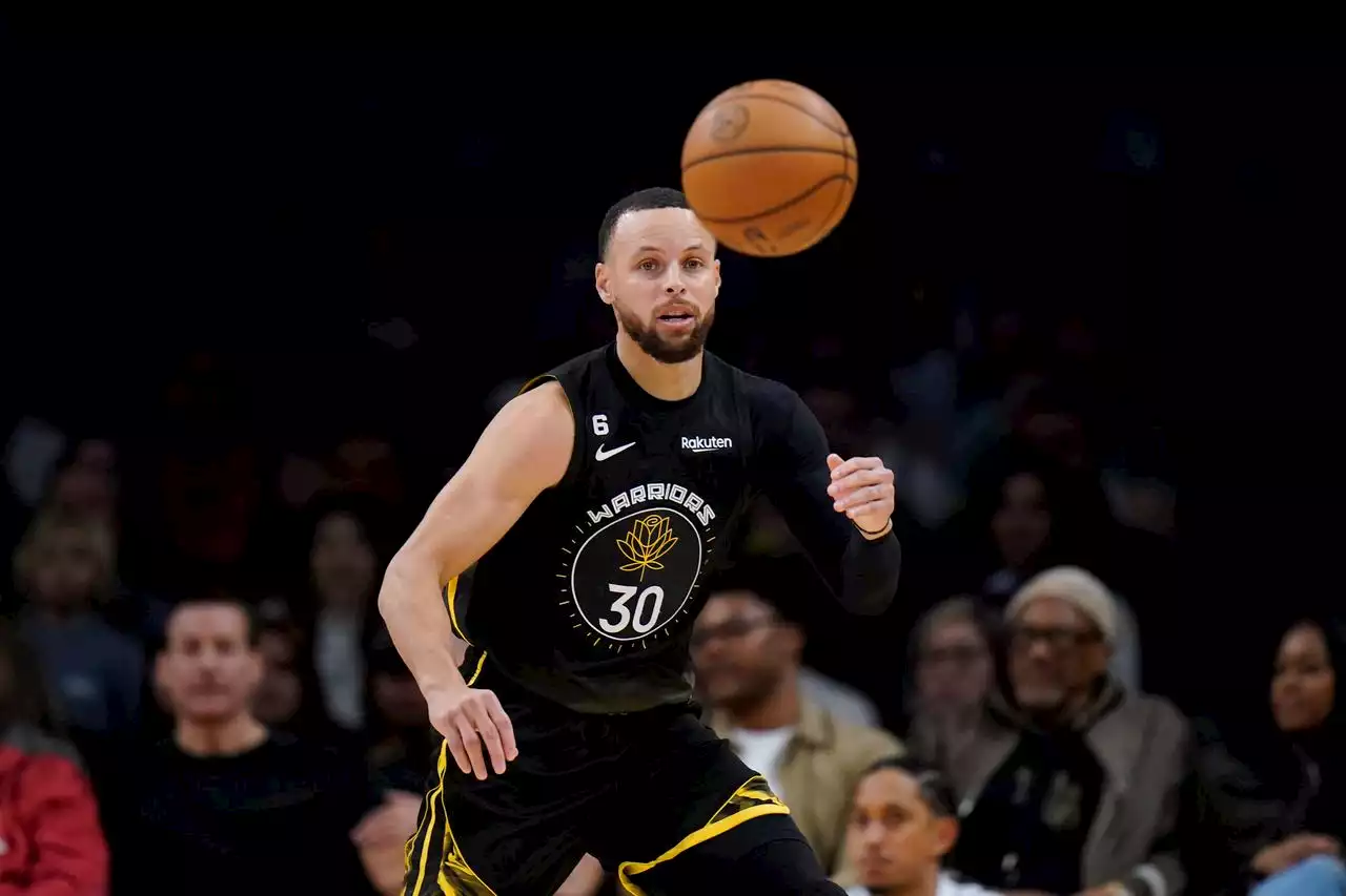 Who does Stephen Curry think is the best point guard ever between him and Magic Johnson?