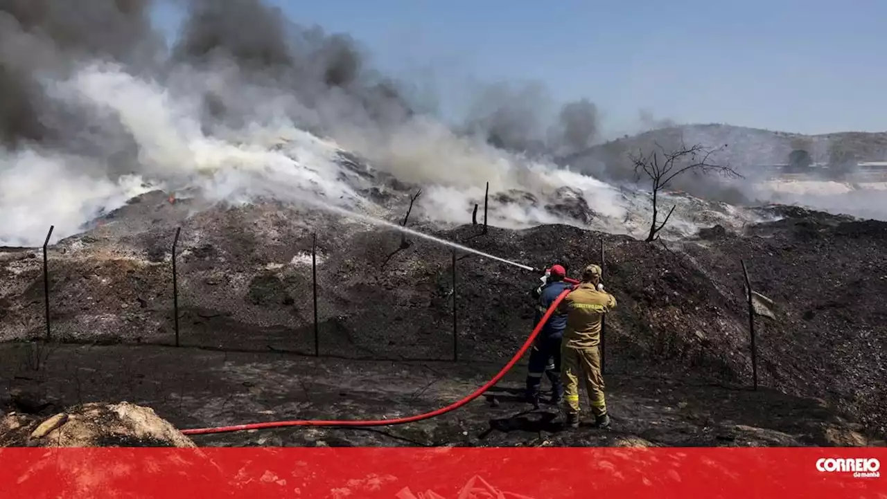 Pelo menos um morto em nova vaga de incêndios na Grécia