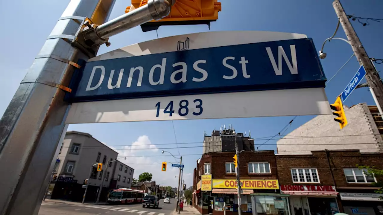 Reconsider Dundas Street renaming, three former Toronto mayors tell Chow, council