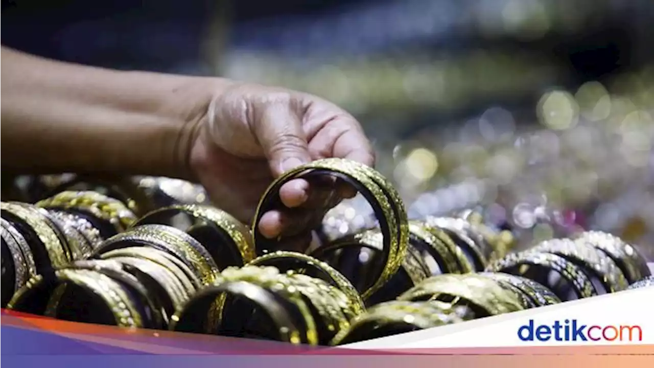 Kerap Tampil Mentereng, Ini Alasan Emak-emak Suka Pakai Gelang Emas