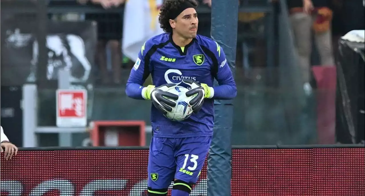 Guillermo Ochoa y la Salernitana empatan con la Roma en la Serie A