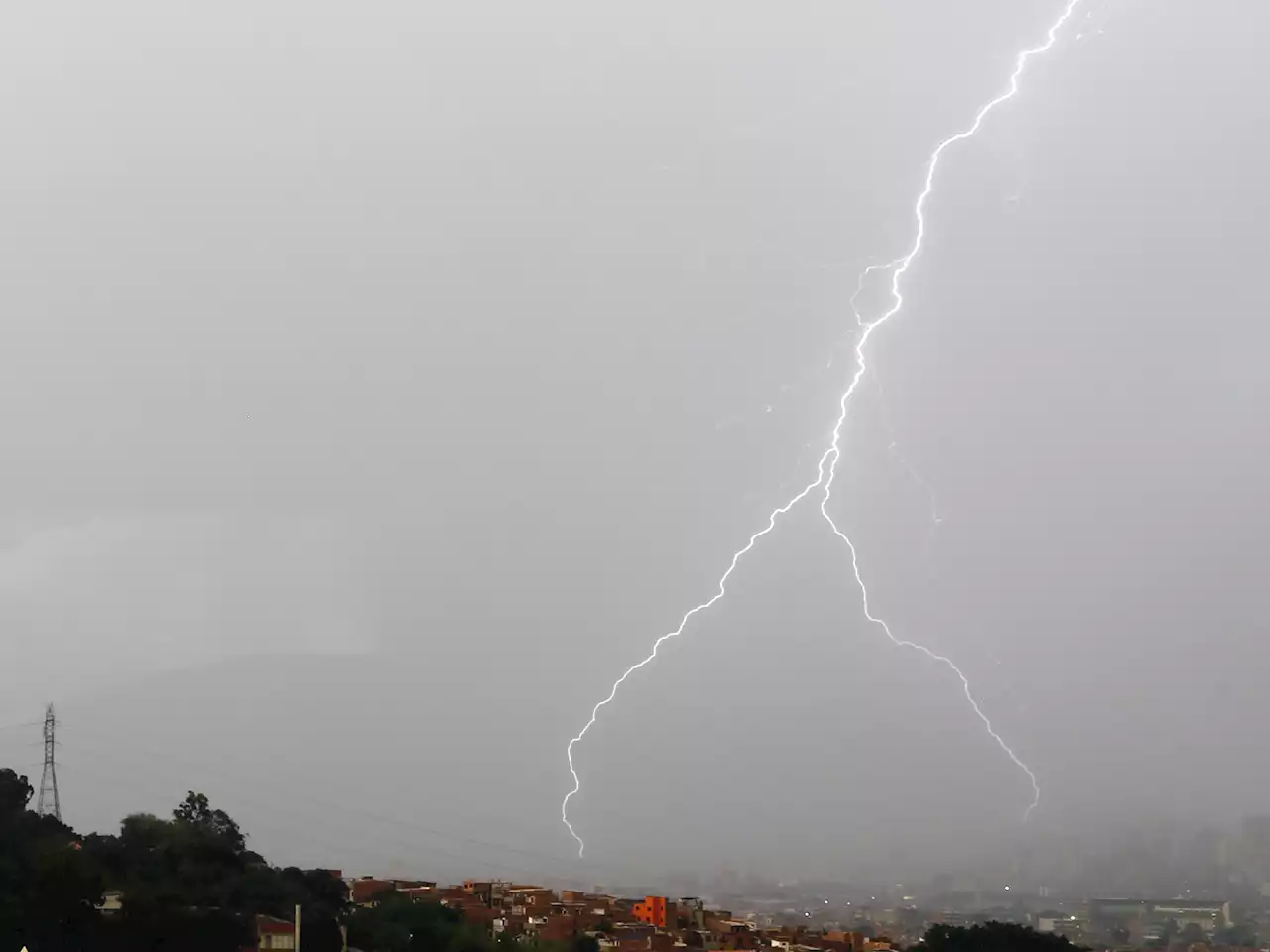 Lluvias eléctricas en el Caribe por paso de la Tormenta Tropical 'Franklin'