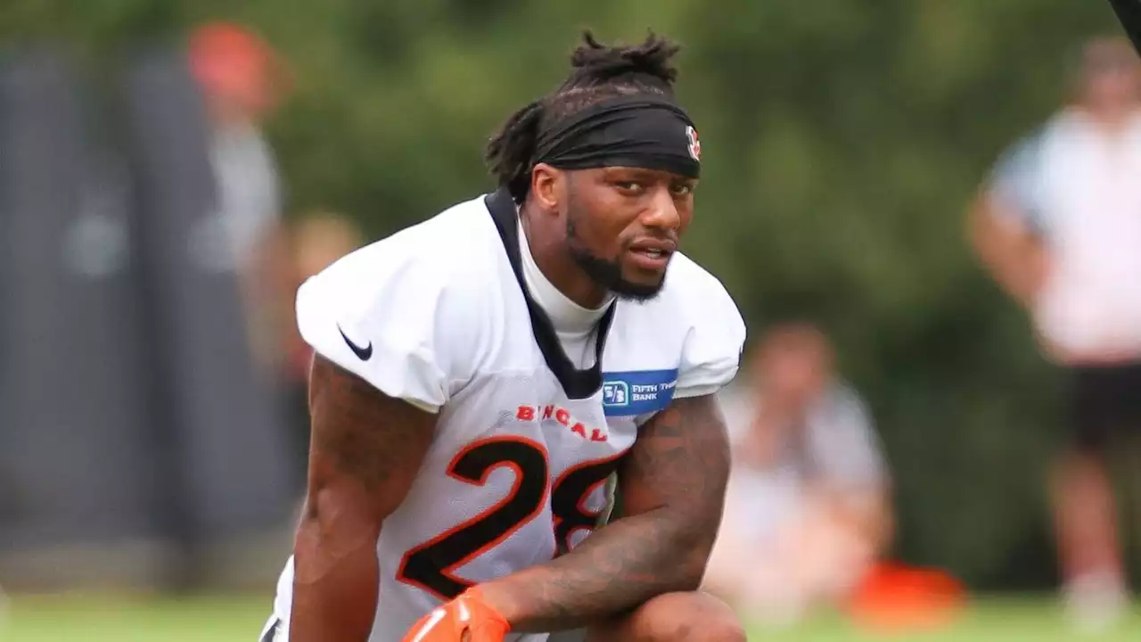 Mixon declines to talk case; shuns specific outlets