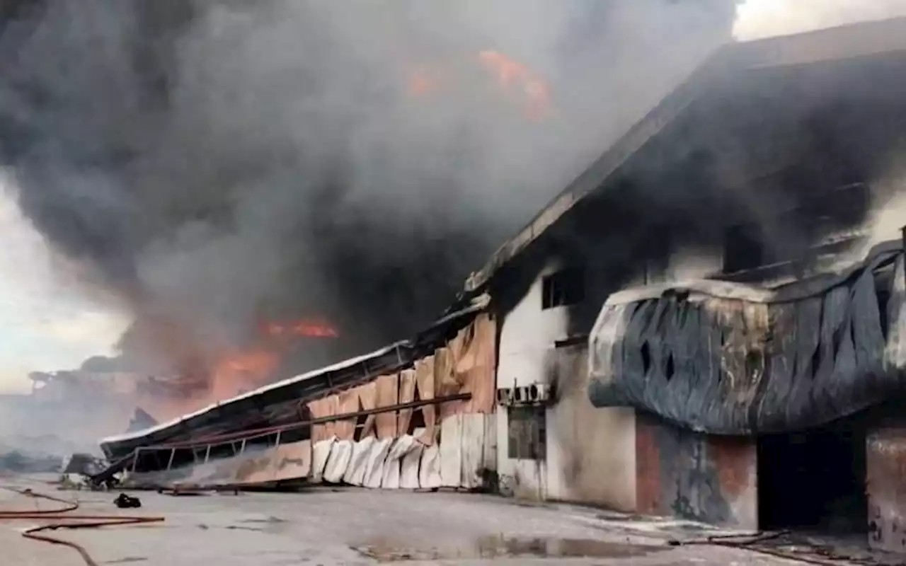 13 jam padam kebakaran kilang di Sungai Buloh