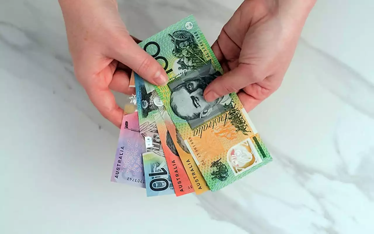 Aussie shorts reach record high as currency sinks