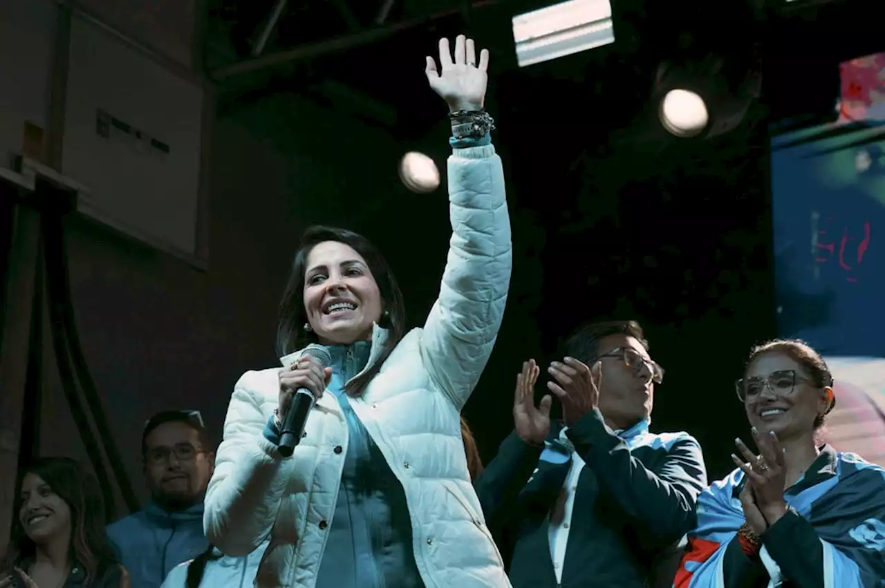 Gonzalez leads early Ecuador vote count, Noboa second