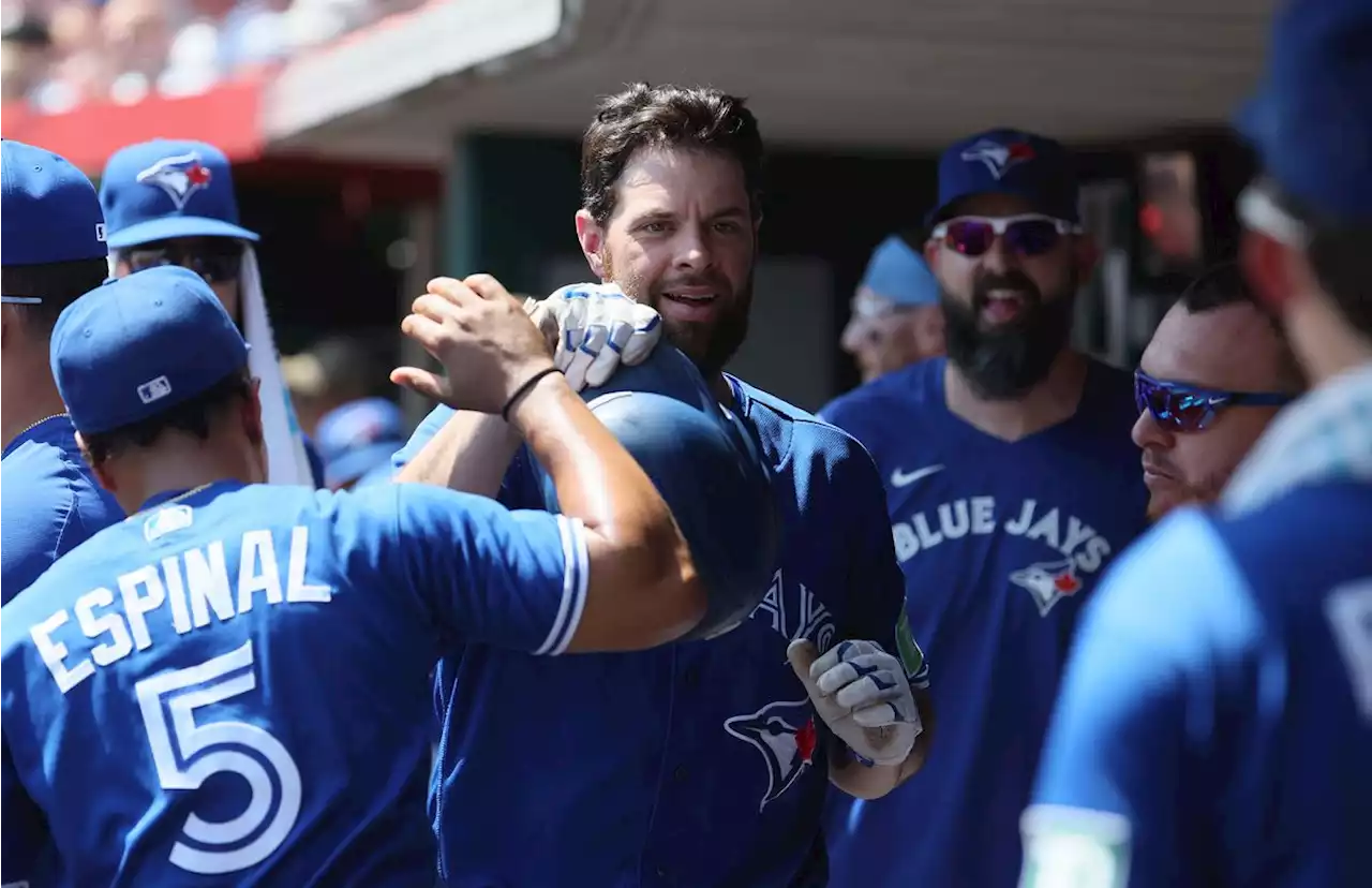 Toronto Blue Jays belt five homers to blast Cincinnati Reds