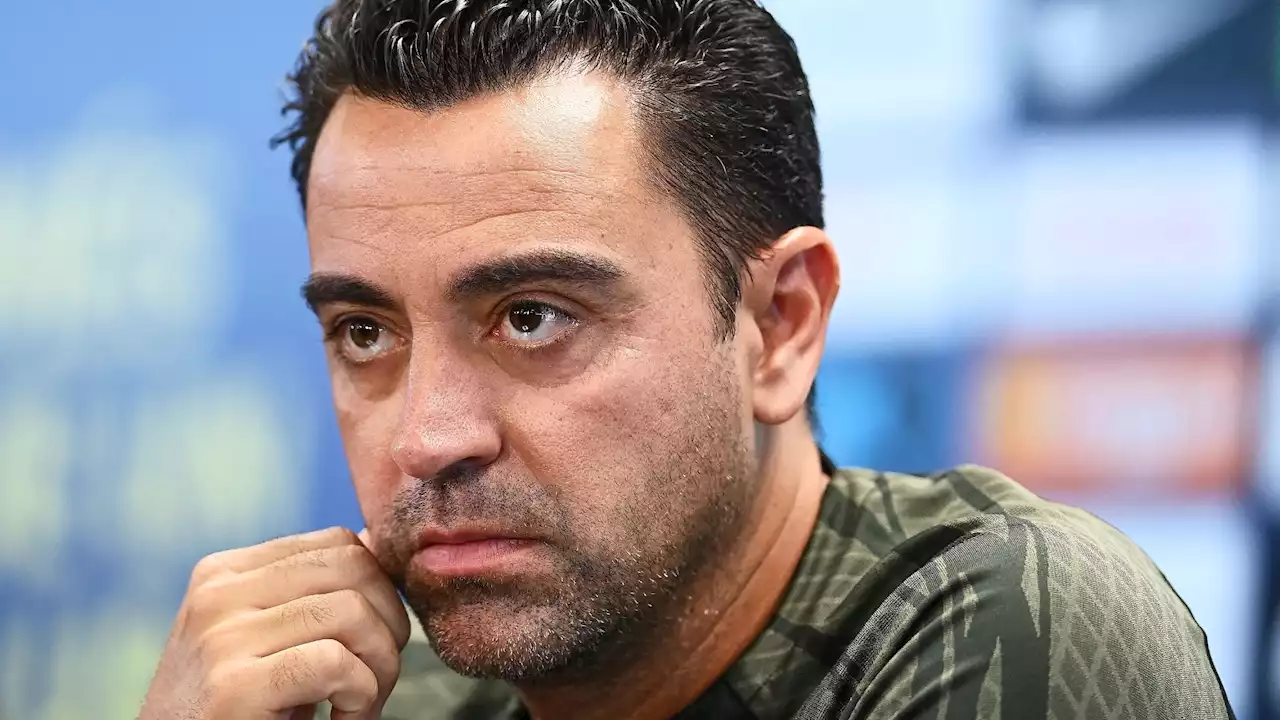 Aduh Malunya... Xavi 'Bela-Belain' Syuting Video Khusus Untuk Arsen Zakharyan, Barcelona Malah Tak Kuat Beli