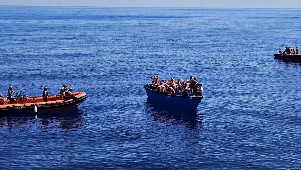 I pirati all’assalto dei migranti nel Mediterraneo: investigatori italiani a caccia dei filmati su TikTok