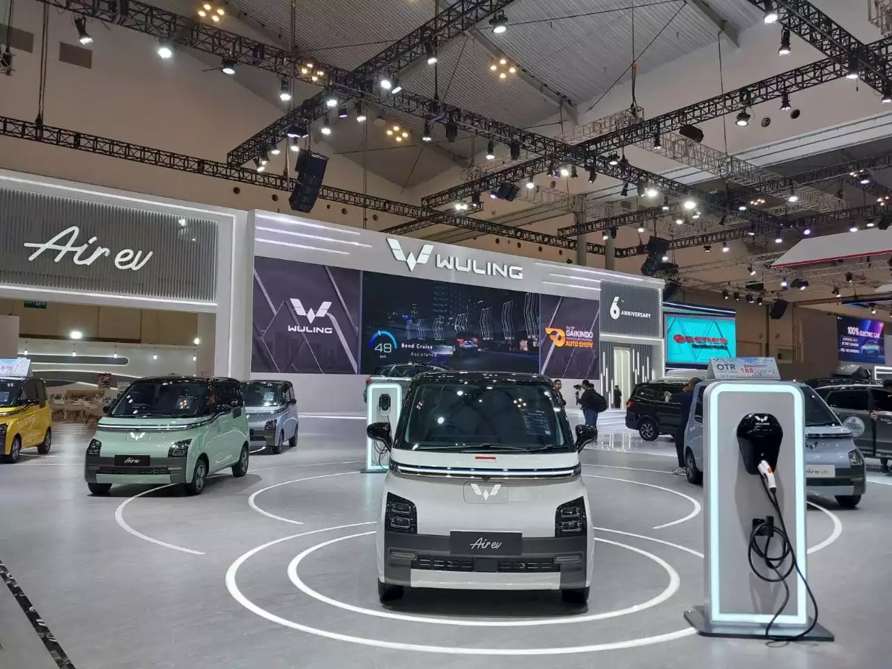 Mobil Listrik Air ev Bikin Semringah Wuling di GIIAS 2023