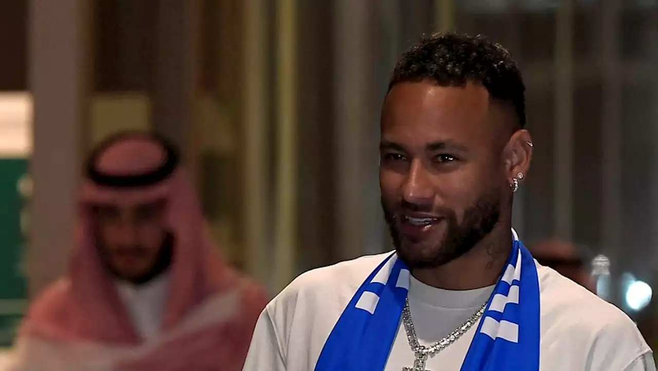 Neymar en Arabie saoudite : un média algérien soupçonné d'avoir effacé la croix que le footballeur portait au cou lors de son arrivée