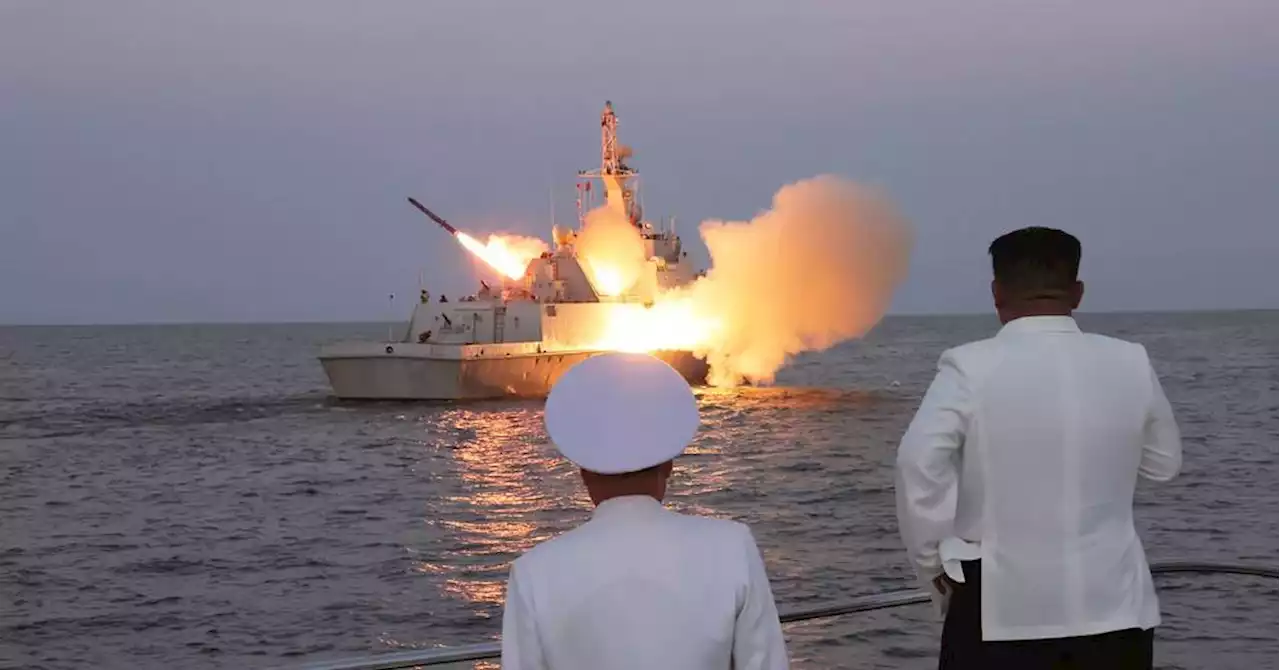 Corée du Nord: Kim assiste à un test de missiles de croisière stratégiques