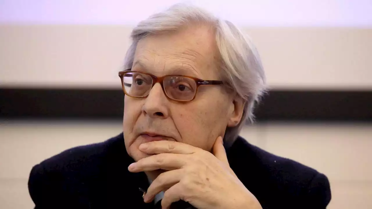 Sgarbi difende ancora Vannacci e dà i voti al governo: “Crosetto 4, Giorgetti 5 e Sangiuliano 8. Tajani ministro di cosa?”