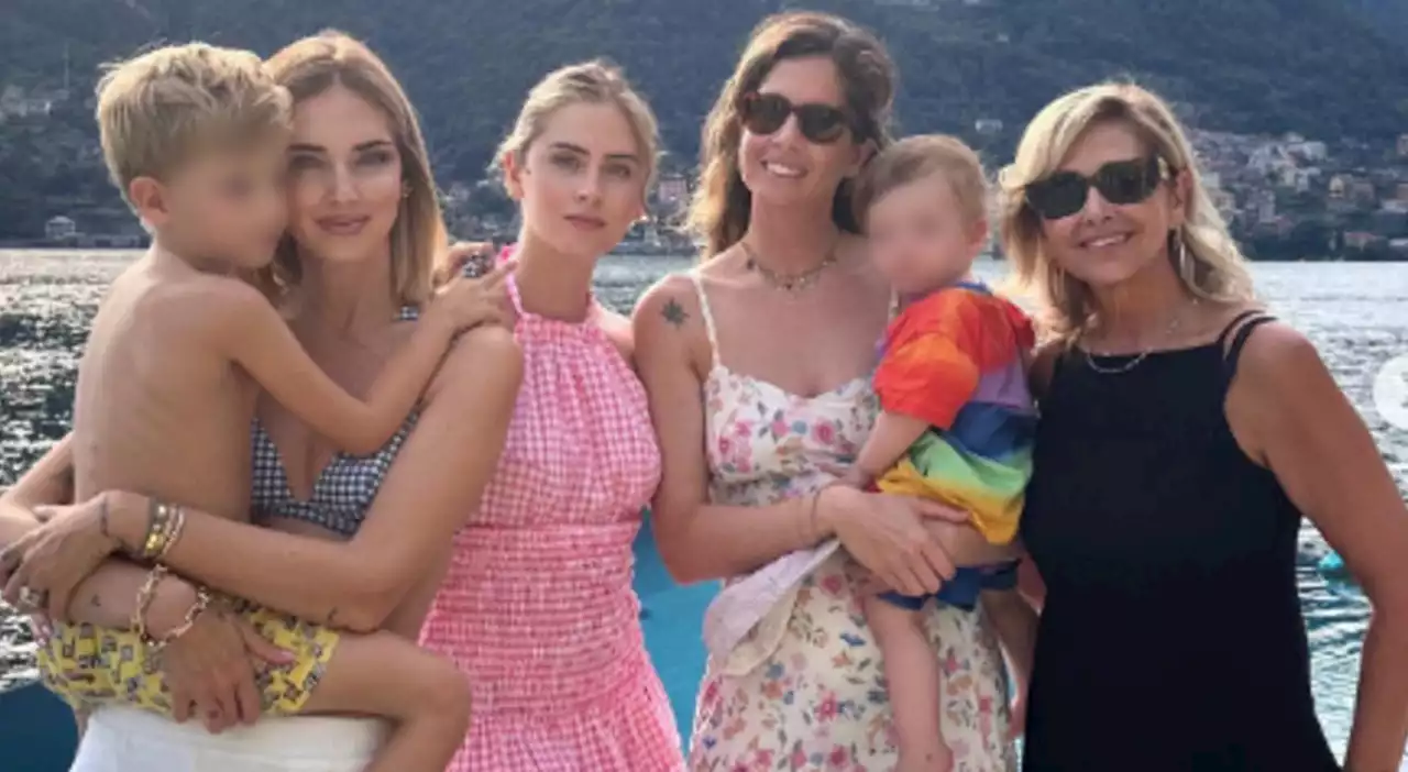 Chiara Ferragni, la foto di famiglia senza Fedez e le solite critiche dei 'fan'. La sua risposta zittisce tutti