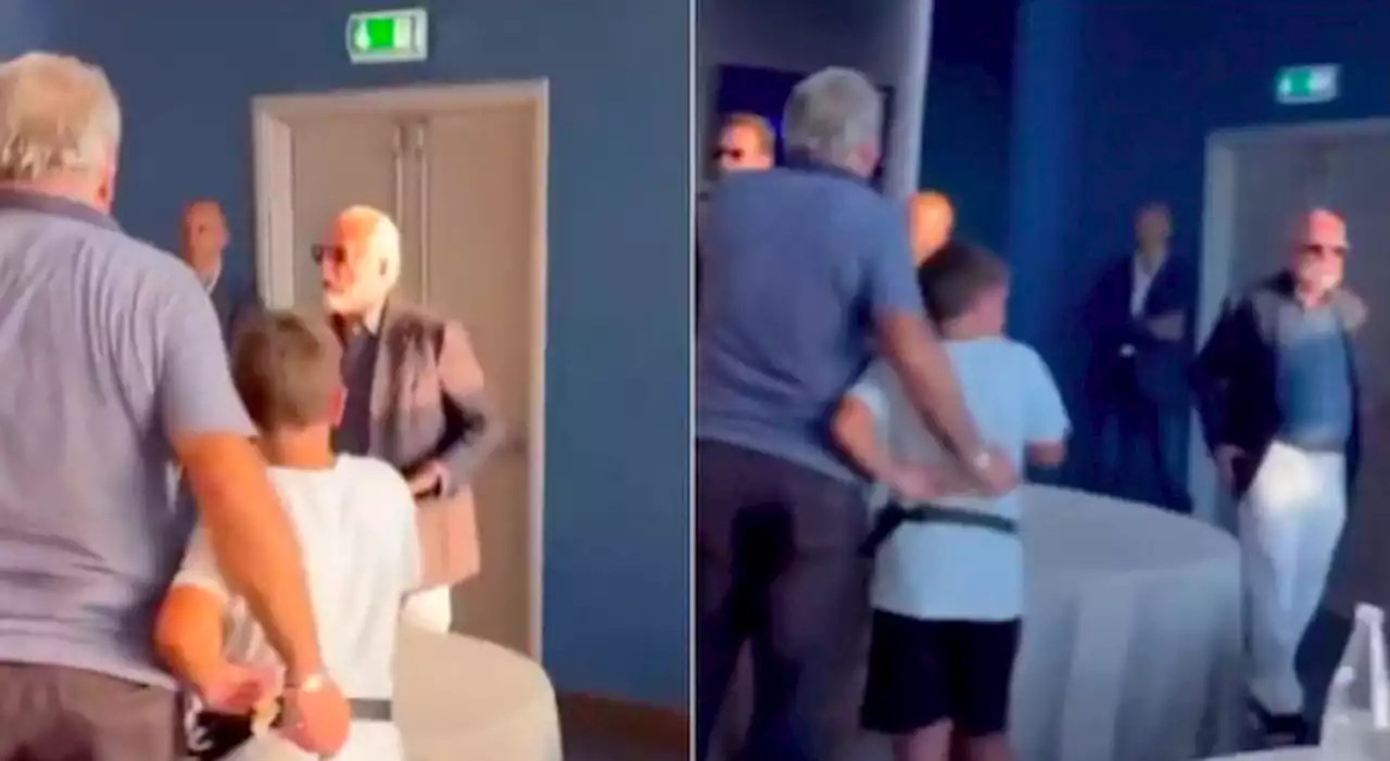 Papà e figlio chiedono un selfie, il patron del Napoli De Laurentiis risponde con una bestemmia: il video è virale