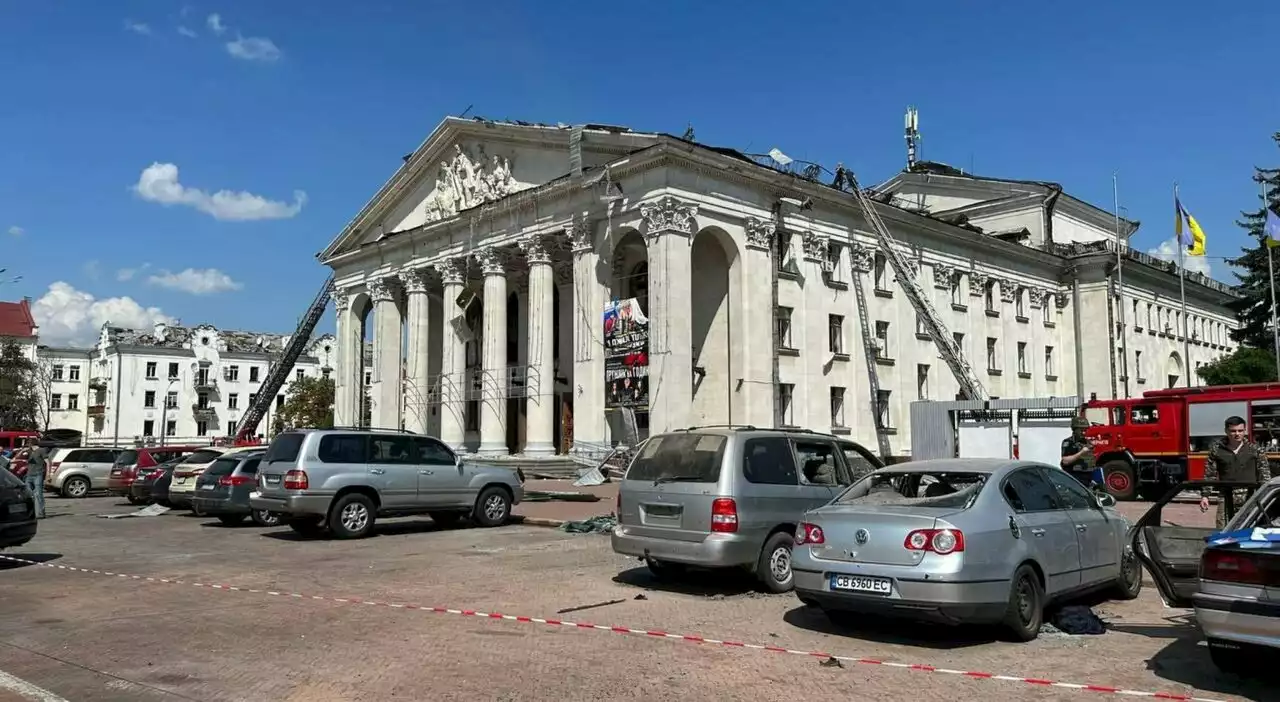 Ucraina, missile russo sulla piazza affollata di Chernihiv: 6 morti