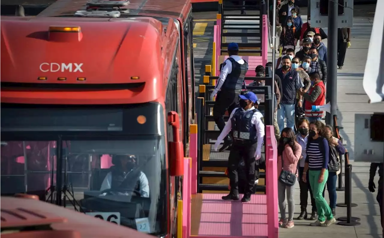 Mujer denuncia agresión en Metrobús de CdMx