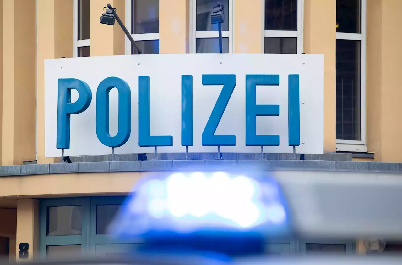 Mann beraubt Kollegen - 60-Jähriger schwer verletzt